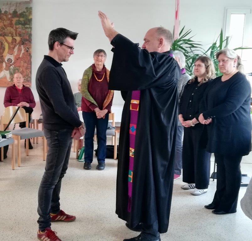 Segnung von Willi Schlichter als neue Presbyter